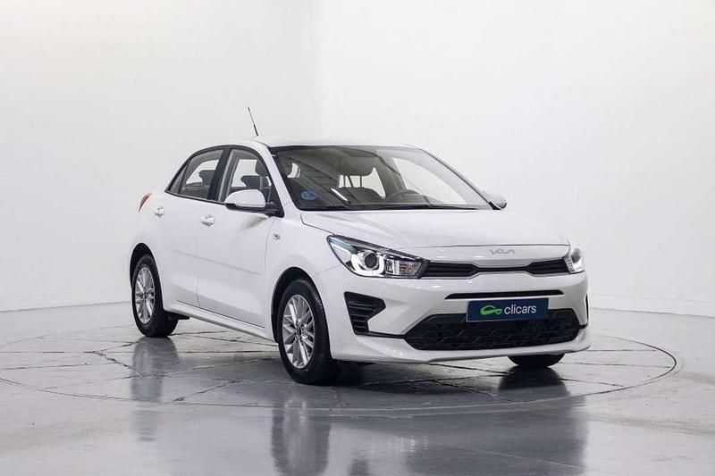 Usado Kia Rio 101 CV (74 kW) 2022 Blanco Utilitario