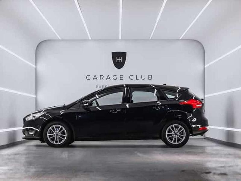 Usado Ford Focus Trend+ 120 CV (88 kW) 2015 Negro Utilitario