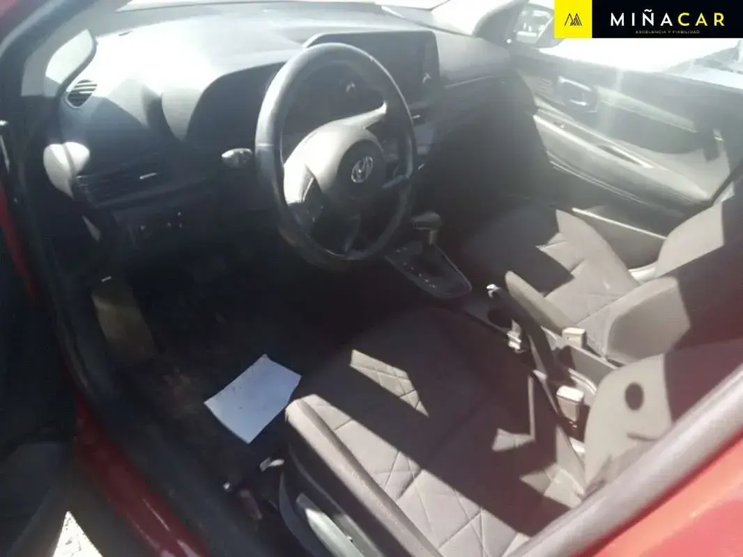 Usado Hyundai Bayon Blackline 99 CV (72 kW) 2022 Rojo SUV