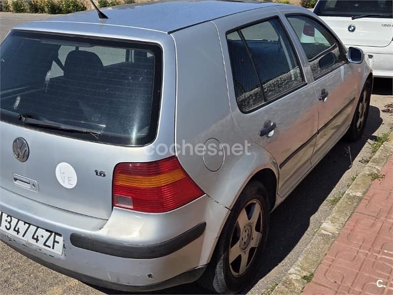 Usado VW Golf IV Highline 100 CV (73 kW) 2000 Gris / plata Berlina