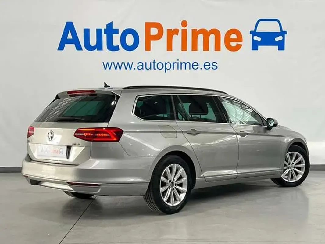 Usado VW Passat Advance 150 CV (110 kW) 2015 Gris / plata Familiar