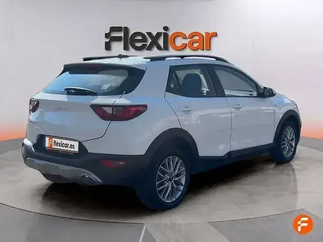 Usado Kia Stonic 84 HP (61 kW) 2022 Branco SUV