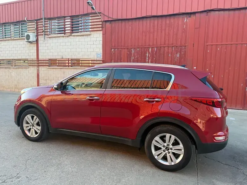 Usado Kia Sportage 115 CV (84 kW) 2016 Granate SUV