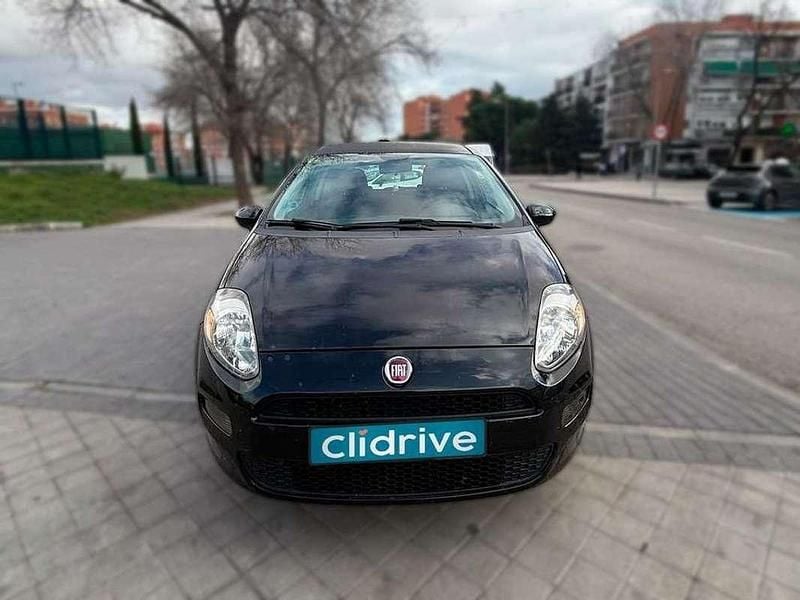 Usado Fiat Punto Young 69 CV (50 kW) 2015 Negro Berlina