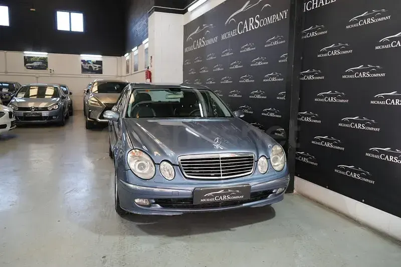 Usado Mercedes E280 Avantgarde 190 CV (139 kW) 2005 Azul Berlina