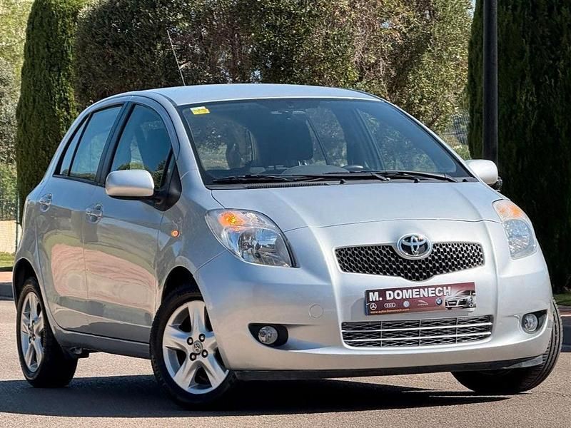 Usado Toyota Yaris 90 CV (66 kW) 2007 Gris Utilitario
