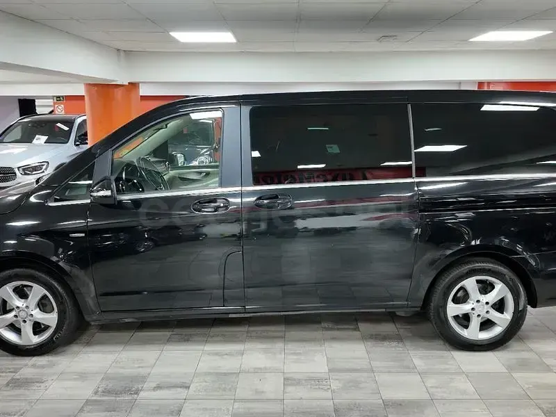 Usado Mercedes V250 Avantgarde 190 CV (139 kW) 2014 Negro Monovolumen