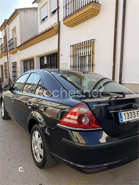Usado Ford Mondeo Ghia 130 CV (95 kW) 2007 Negro Berlina