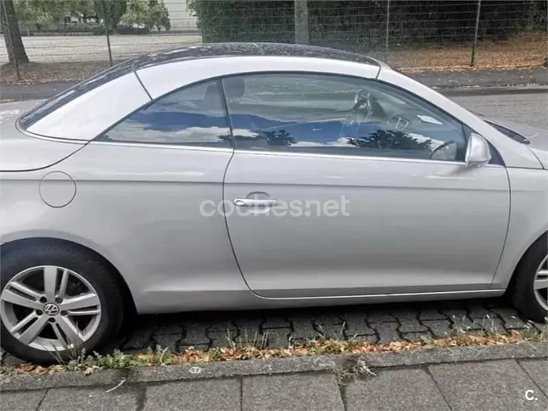 Usado VW Eos 150 CV (110 kW) 2006 Gris / plata Descapotable