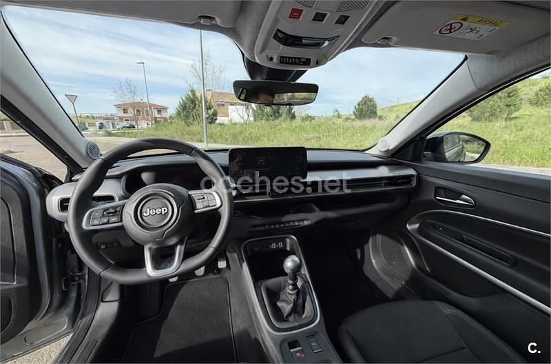 Usado Jeep Avenger 100 CV (73 kW) 2024 Gris / plata SUV