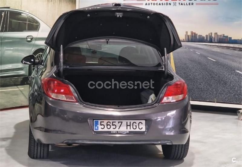 Usado Opel Insignia Edition 130 CV (95 kW) 2011 Gris / plata Berlina