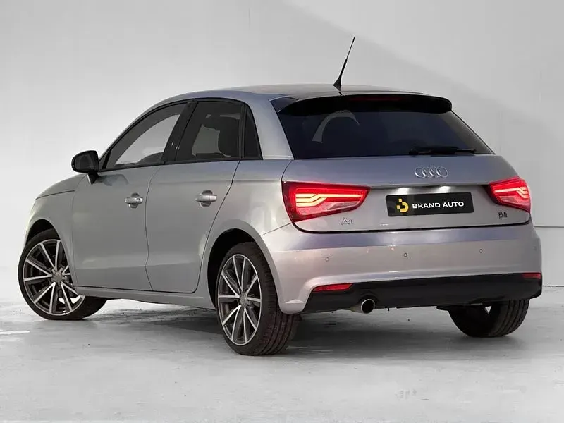 Usado Audi A1 Sportback 116 CV (85 kW) 2017 Gris / plata Utilitario