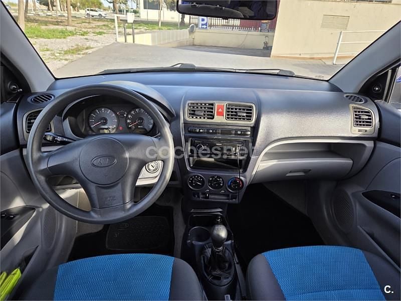 Usado Kia Picanto LX 65 CV (47 kW) 2006 Azul Utilitario