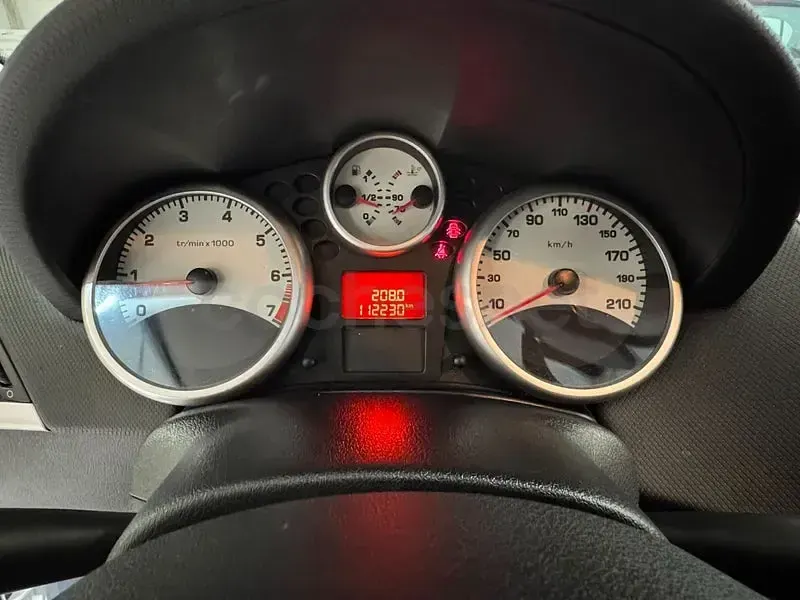 Usado Peugeot 207 Business-Line 75 CV (55 kW) 2010 Blanco Berlina