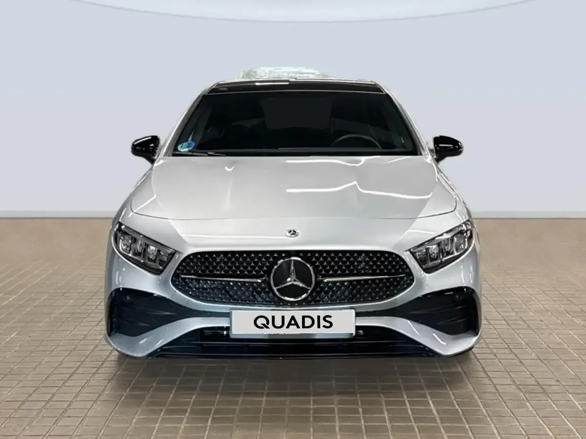 Usado Mercedes A180 136 CV (100 kW) 2025 Gris plata