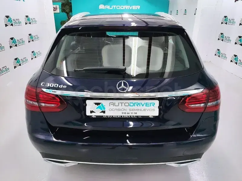 Usado Mercedes C300e 306 CV (225 kW) 2021 Azul Familiar