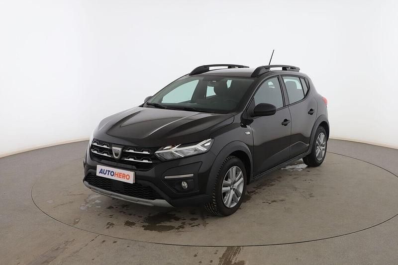 Negro Usado 2021 Dacia Sandero Essentiel Utilitario | 12.699 € (Precio justo) - Imagen 1/3