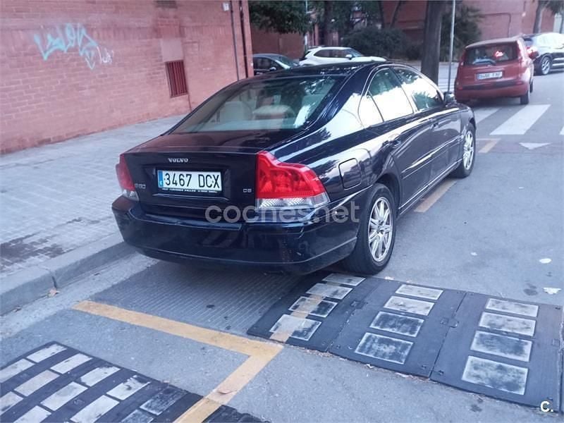Usado Volvo S60 Momentum 163 CV (119 kW) 2004 Azul Berlina