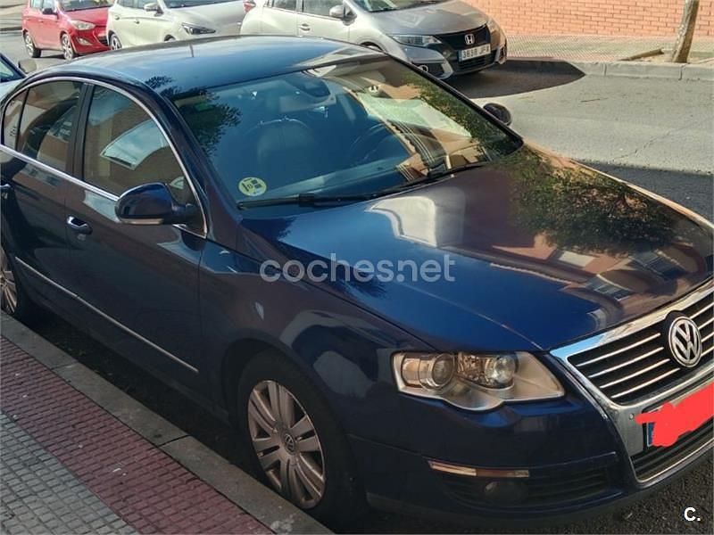 Usado VW Passat Highline 140 CV (102 kW) 2010 Azul Berlina