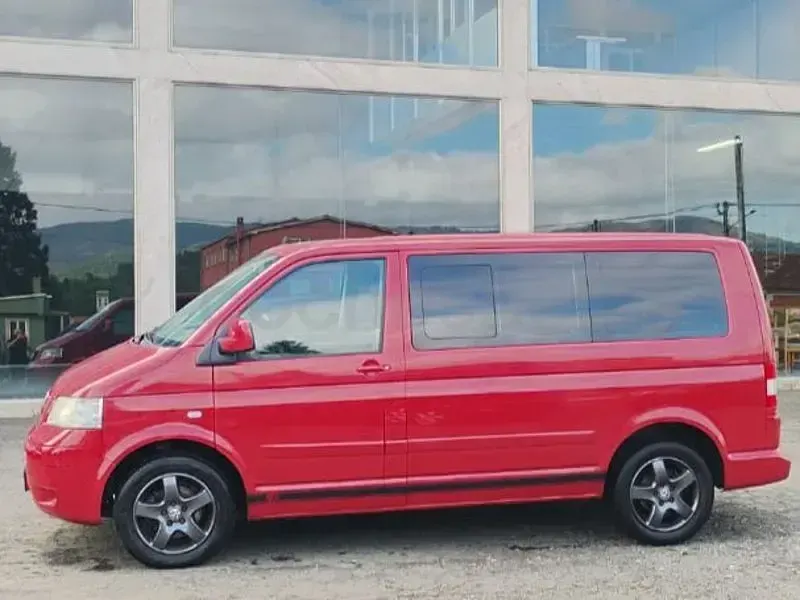 Usado VW Multivan Comfortline 174 CV (127 kW) 2008 Rojo Monovolumen