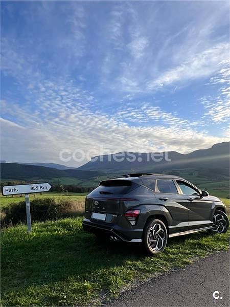 Usado Hyundai Kona N Line 129 CV (94 kW) 2024 Gris / plata SUV