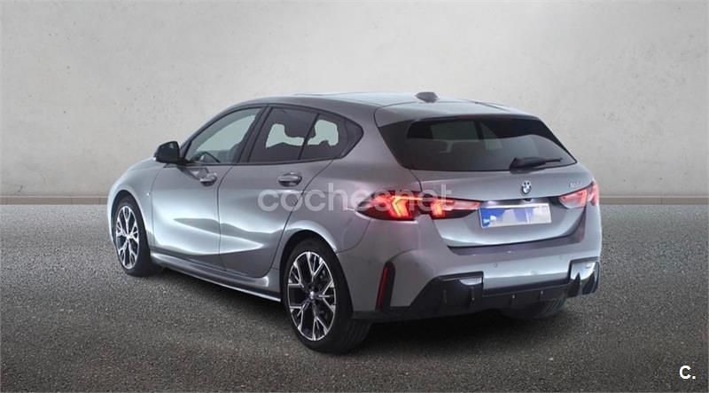 Usado BMW 120 Comfort Edition 163 CV (119 kW) 2025 Gris / plata Utilitario