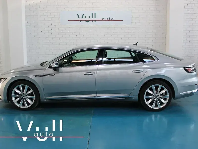 Usado VW Arteon Elegance 150 CV (110 kW) 2020 Gris / plata Berlina