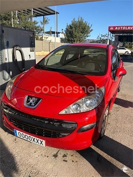 Usado Peugeot 207 90 CV (66 kW) 2007 Rojo Berlina