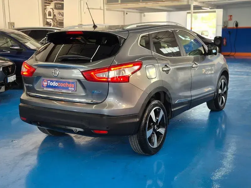 Usado Nissan Qashqai N-Vision 110 CV (80 kW) 2016 Gris / plata SUV