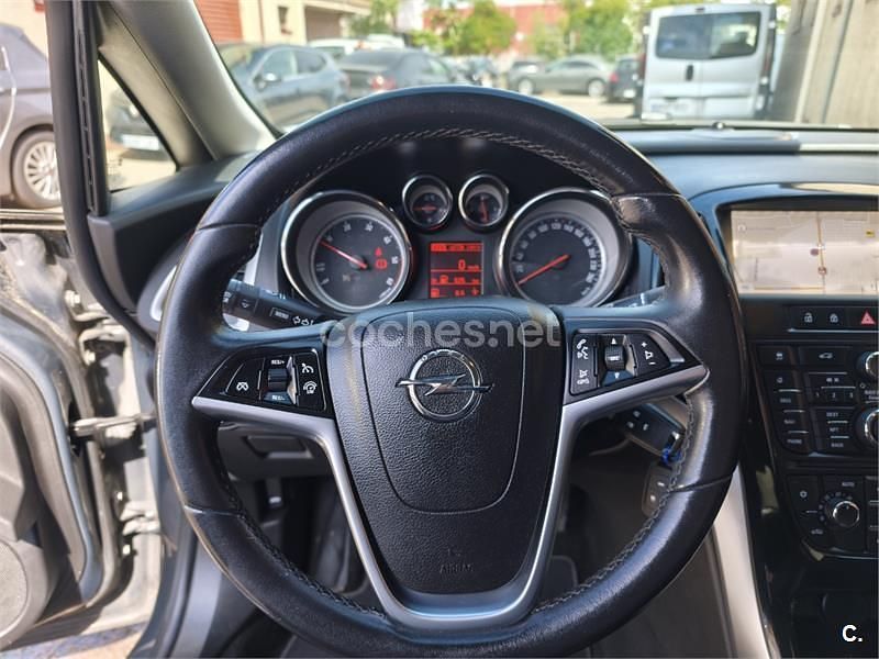 Usado Opel Astra Excellence 136 CV (100 kW) 2015 Gris / plata Berlina