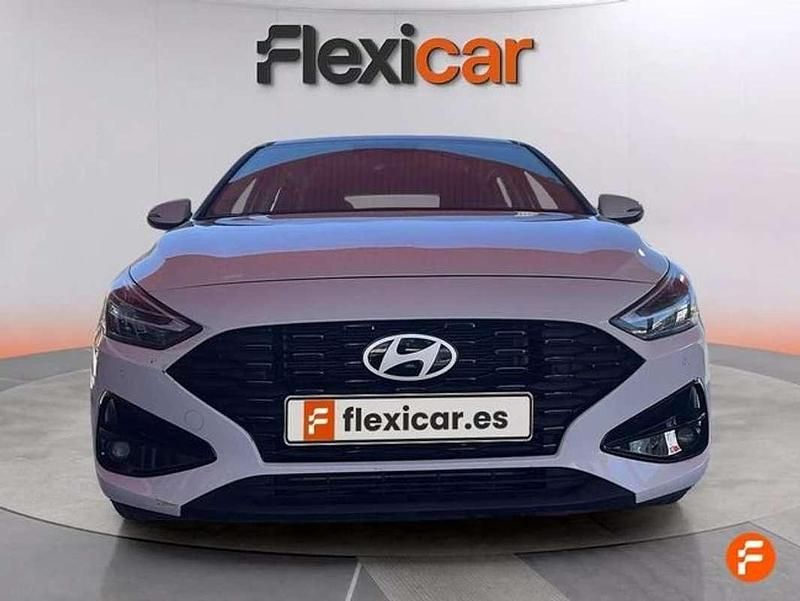 Usado Hyundai i30 101 CV (74 kW) 2024 Blanco Berlina