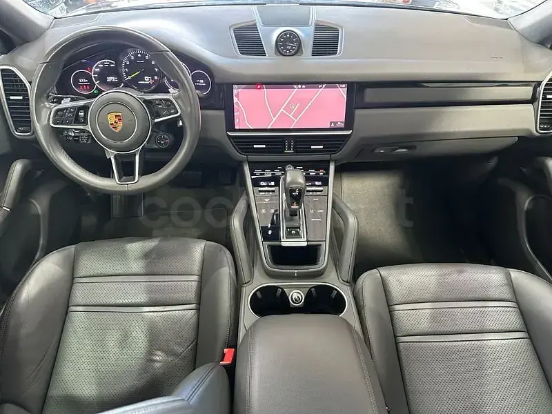 Usado Porsche Cayenne 462 CV (339 kW) 2020 Gris / plata SUV