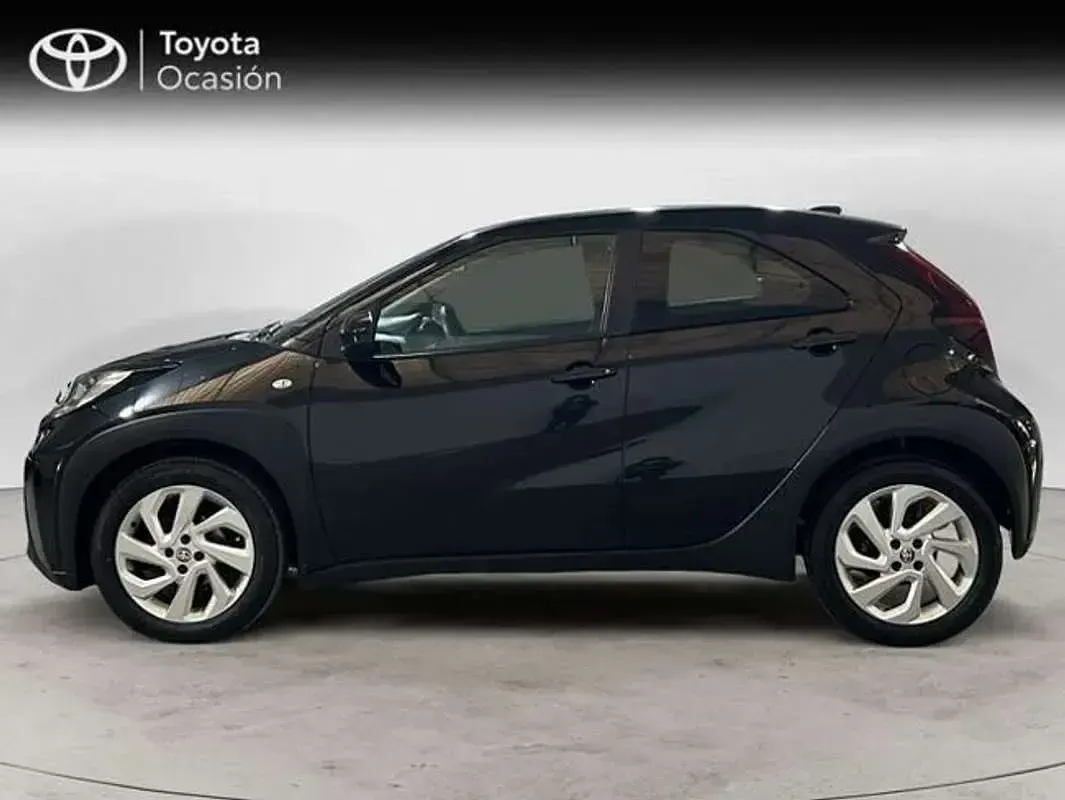 Usado Toyota Aygo X X-play 72 CV (52 kW) 2024 Negro SUV