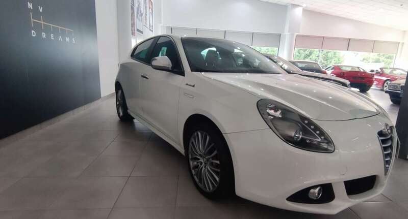 Blanco Usado 2014 Alfa Romeo Giulietta Distinctive Utilitario | 14.500 € (Caro) - Imagen 1/4