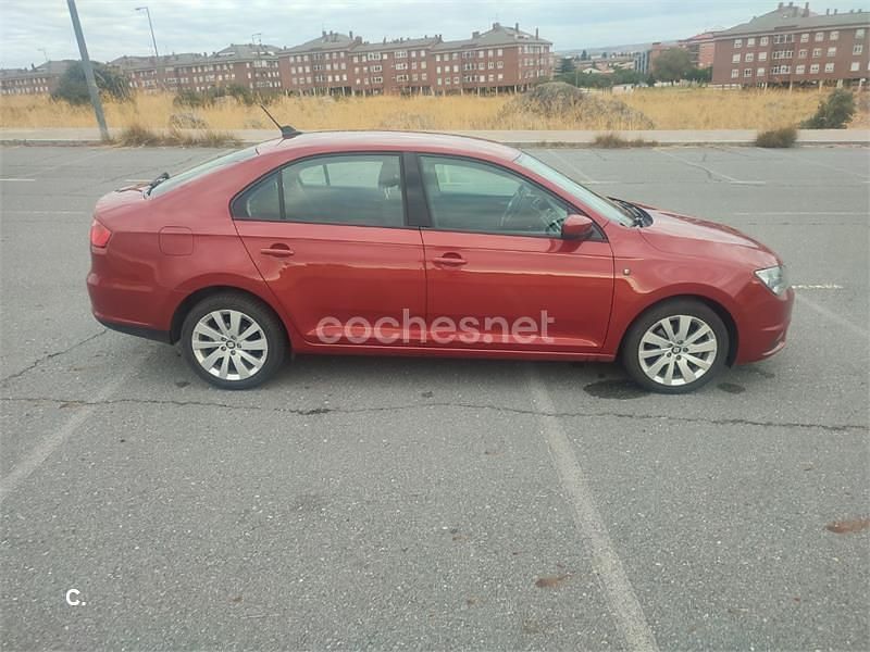 Usado Seat Toledo Style 105 CV (77 kW) 2013 Rojo Utilitario