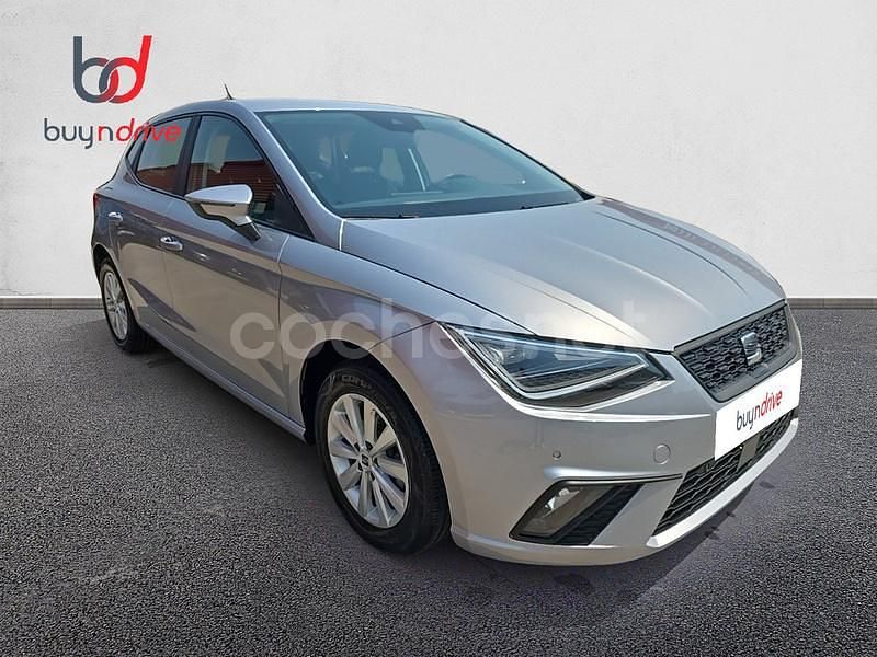 Usado Seat Ibiza Style Plus 110 CV (80 kW) 2022 Gris / plata Berlina