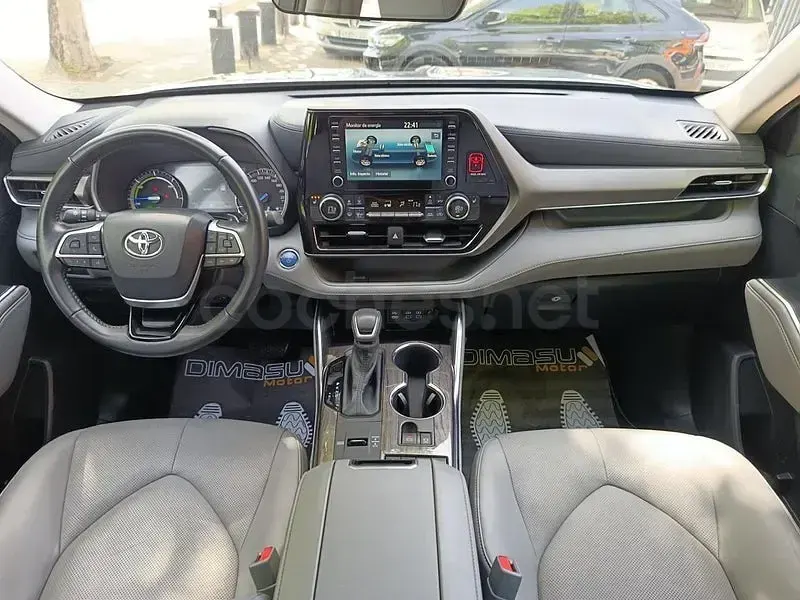 Usado Toyota Highlander Advance 246 CV (180 kW) 2022 Gris / plata SUV
