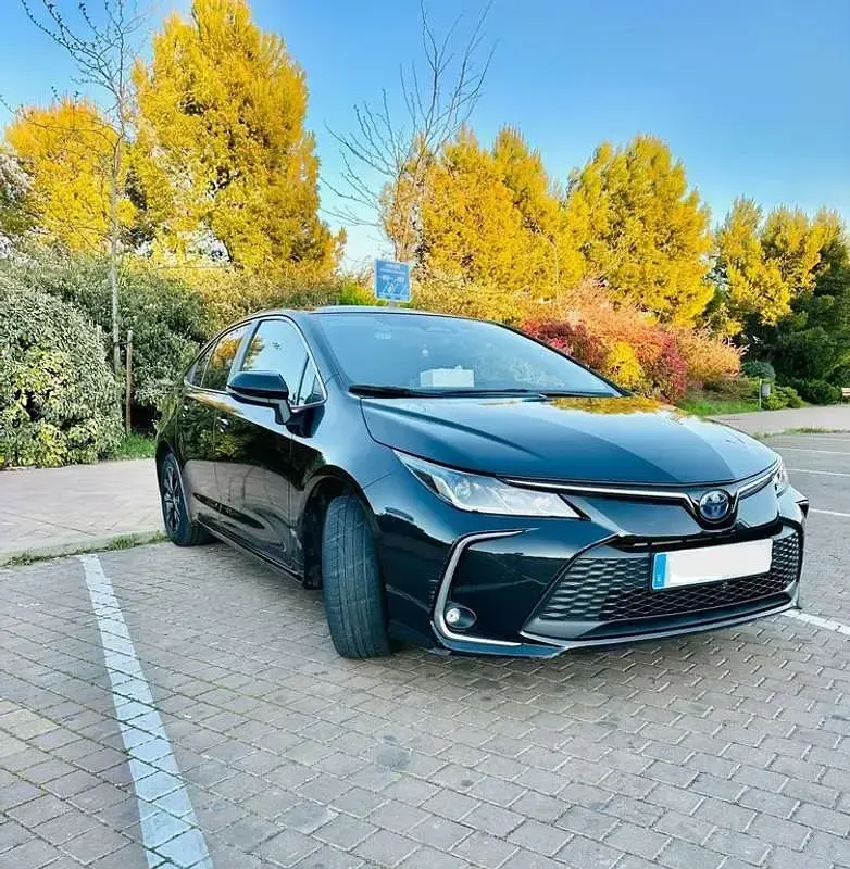 Usado Toyota Corolla Style 139 CV (102 kW) 2024 Negro Berlina