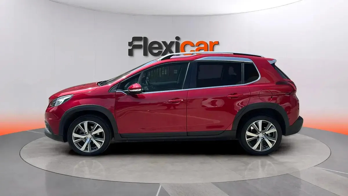 Usado Peugeot 2008 Allure 110 CV (80 kW) 2017 Granate SUV