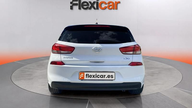 Usado Hyundai i30 GO! 120 CV (88 kW) 2018 Blanco Utilitario