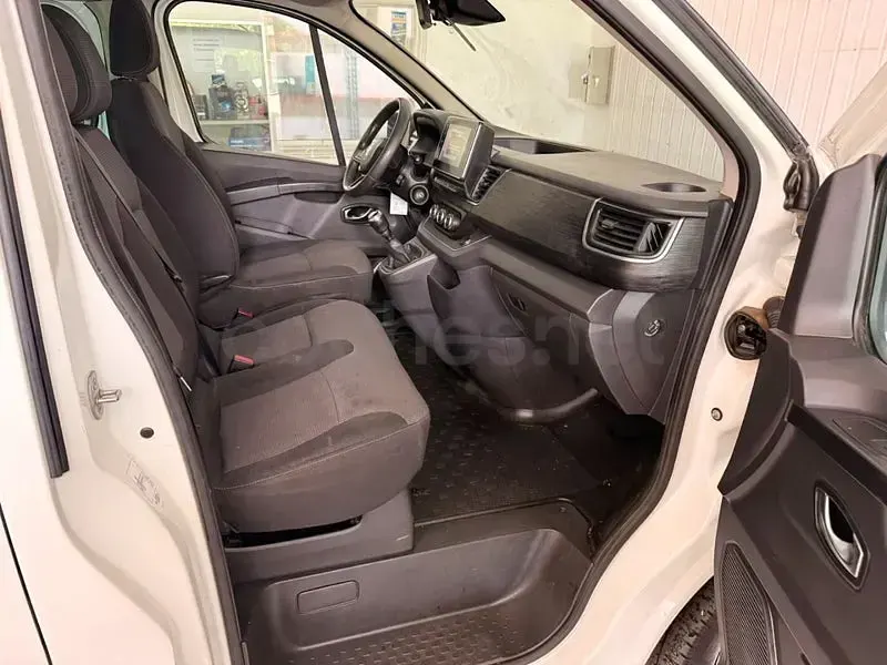 Usado Renault Trafic Equilibre 110 CV (80 kW) 2022 Blanco Monovolumen