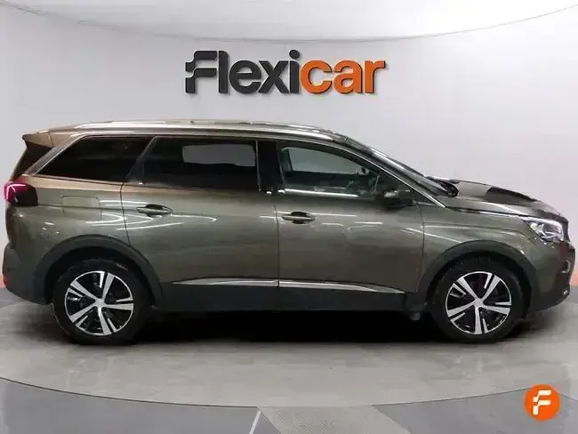 Usado Peugeot 5008 Allure 130 CV (95 kW) 2020 Verde SUV
