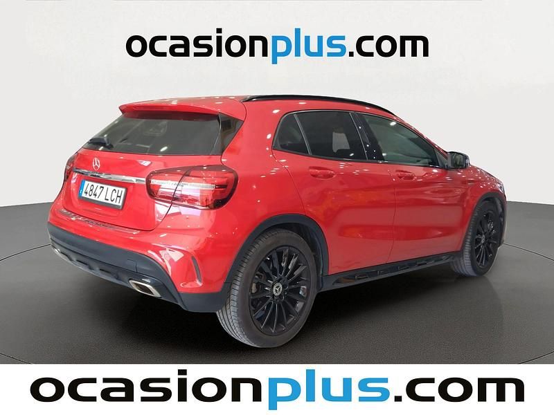 Usado Mercedes GLA180 122 CV (89 kW) 2019 Rojo SUV