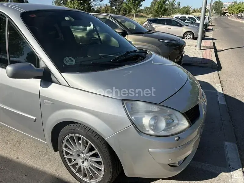 Usado Renault Scénic II 105 CV (77 kW) 2007 Gris / plata Monovolumen