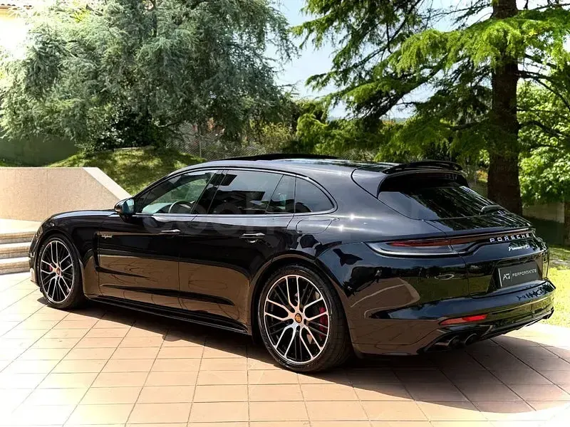 Usado Porsche Panamera Sport Turismo 560 CV (411 kW) 2021 Negro Familiar
