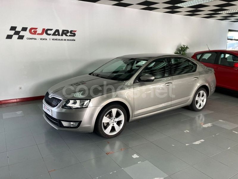 Gris Usado 2016 Skoda Octavia GreenLine Utilitario | 8900 € (Precio justo) - Imagen 1/4