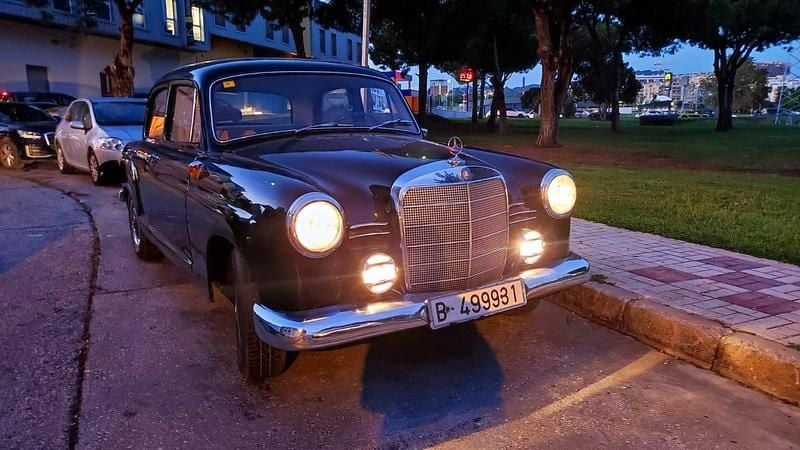 Usado Mercedes 190 87 CV (63 kW) 1966 Negro Berlina