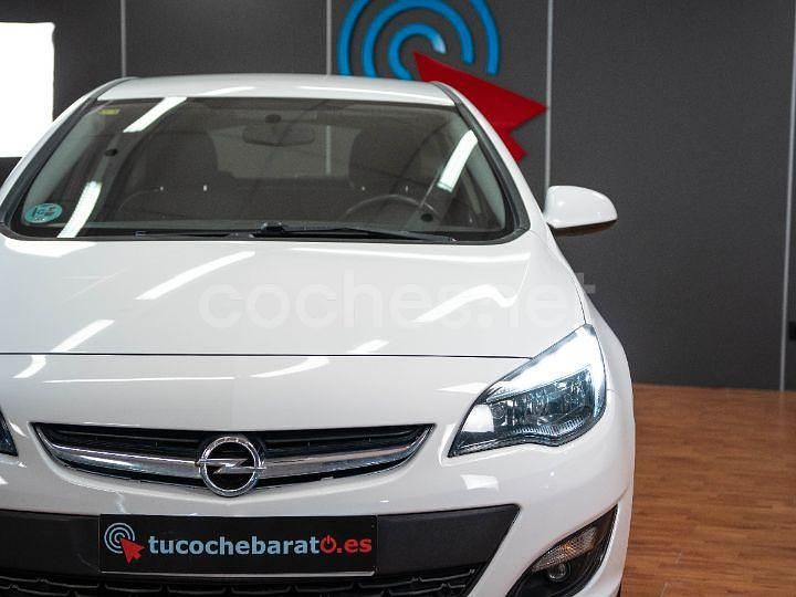 Usado Opel Astra Excellence 110 CV (80 kW) 2015 Blanco Berlina
