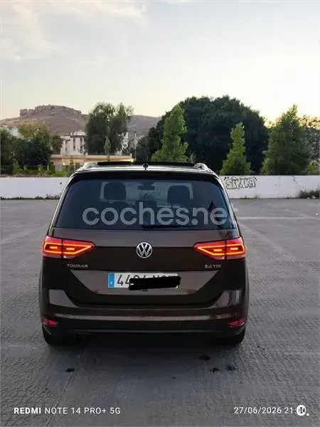 Usado VW Touran Advance 150 CV (110 kW) 2016 Granate Monovolumen