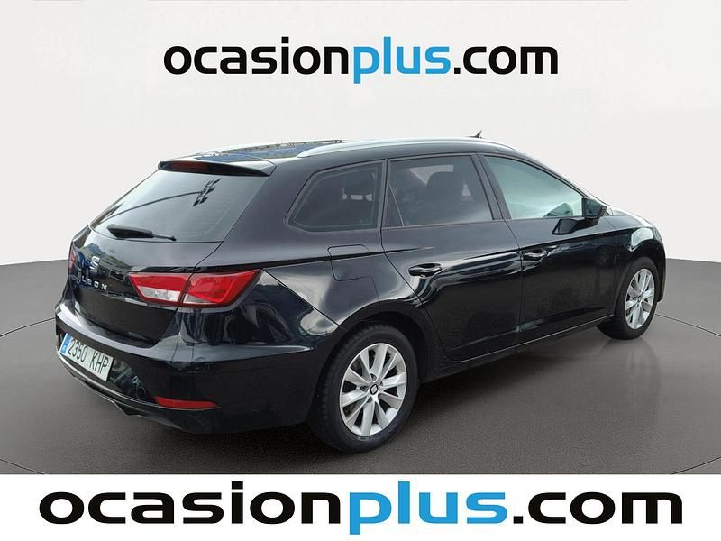 Usado Seat Leon Style 110 CV (80 kW) 2018 Negro Familiar